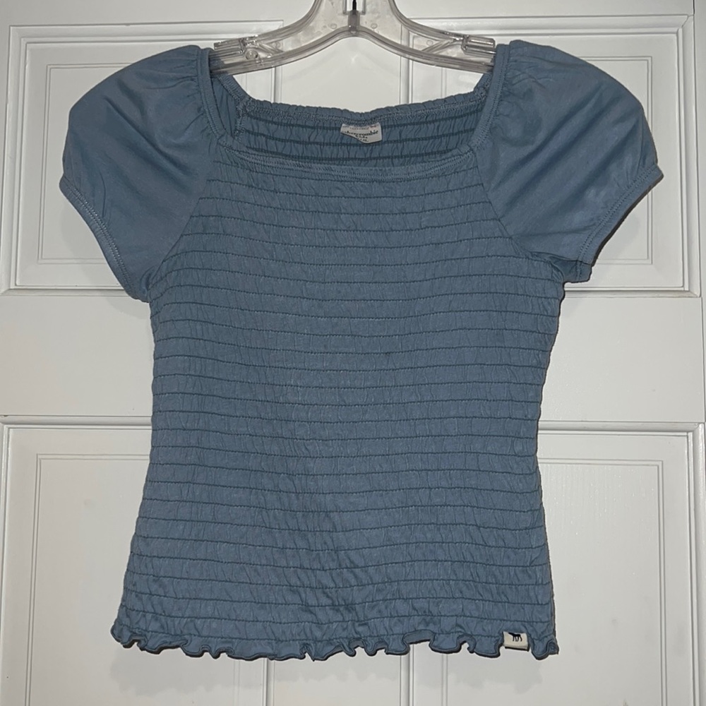 Abercrombie kids size 11/12 crop top in baby blue